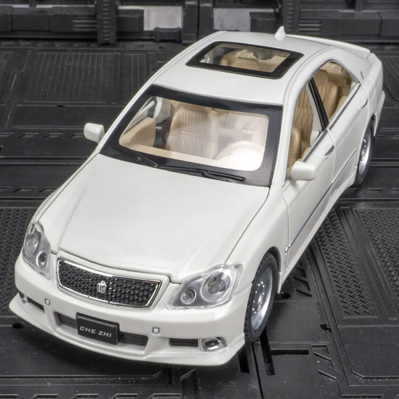1:32 Modelo de coche de aleación Toyota Crown de 12. a generación, juguete para niños, tiene puertas y capó del motor que se puede abrir en el maletero