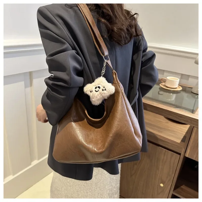 BAO Retro Commuting Solid Color Shoulder Bag New Fashion Pendant Simple Leisure Large-capacity Leisure Underarm Shoulder Bag