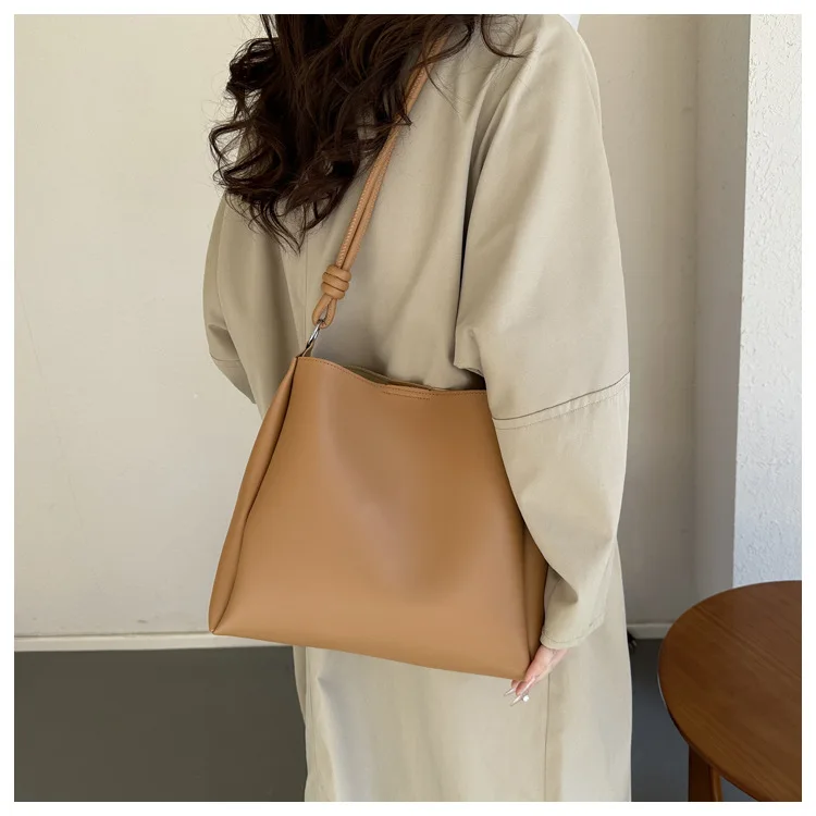 Koreanische Version der Pendler-Tasche mit großer Kapazität für Damen, Leder-Umhängetasche für Frauen, einfarbige Tragetaschen – Detail 12