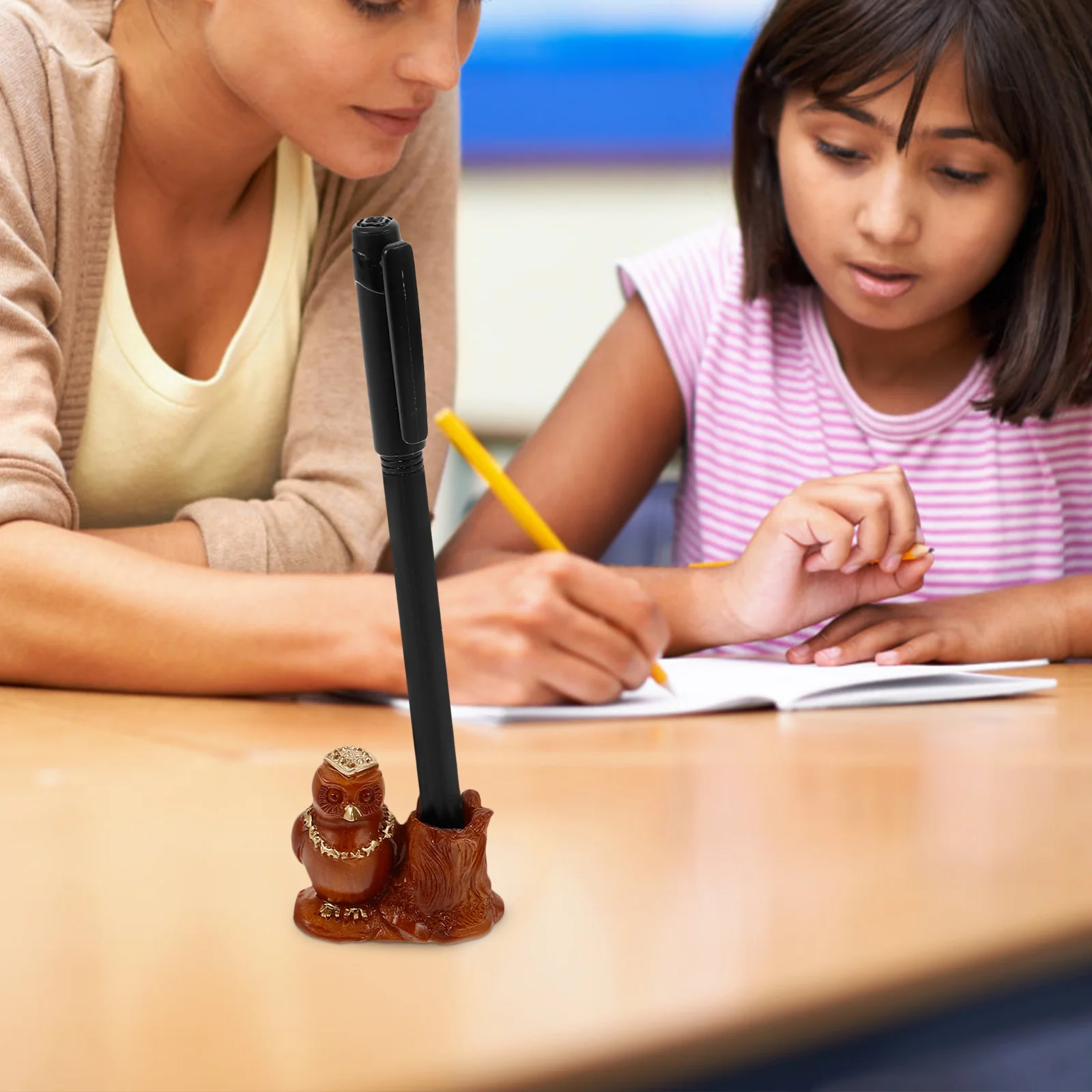 

Unique Owl Style Pen Holder Resin Desk Organizer Compact Size for Living Room Office Study Room Keeps Workspace Organized