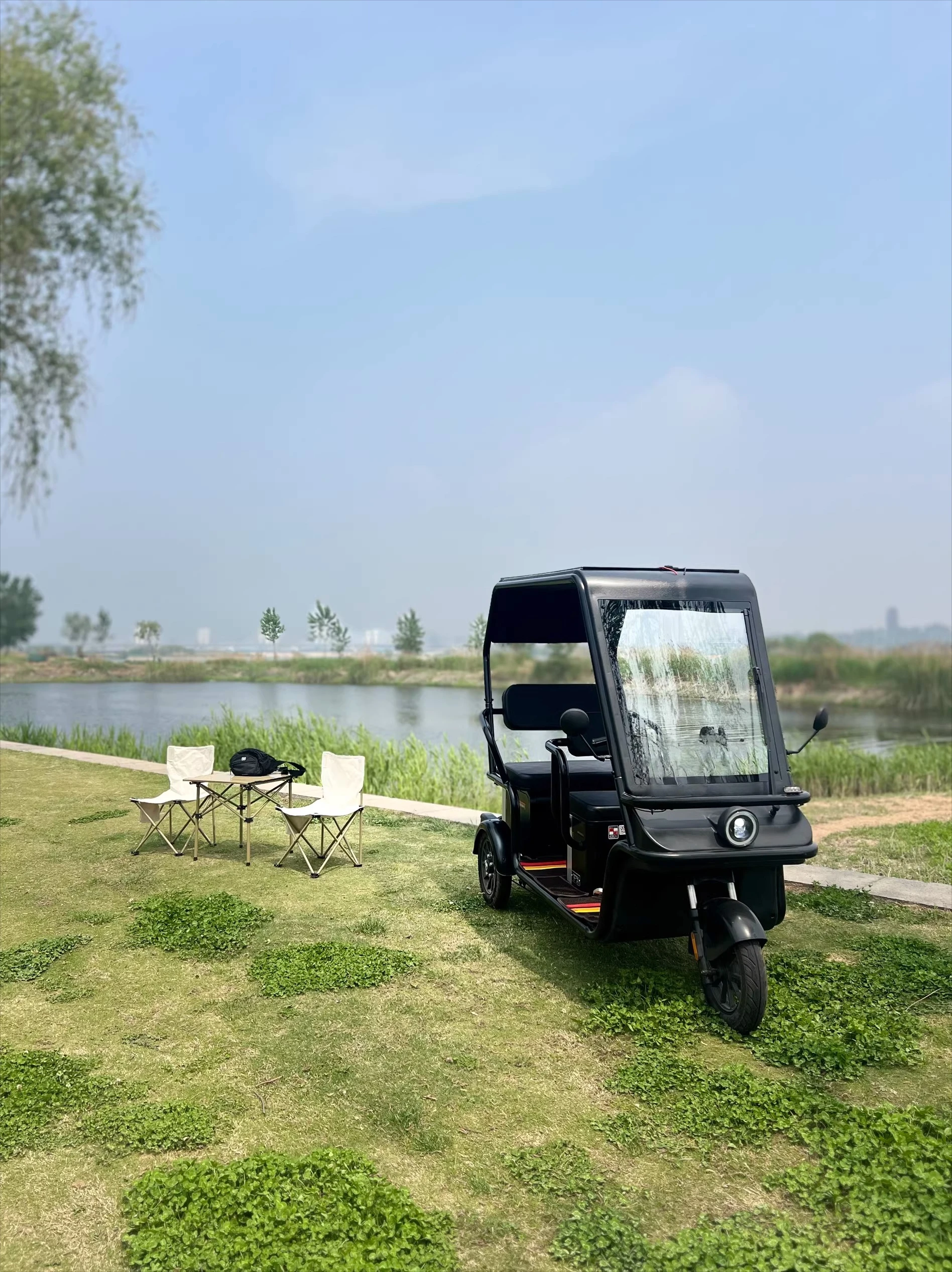 Solar electric tricycle solar outdoor mobile charging ceiling self-generation