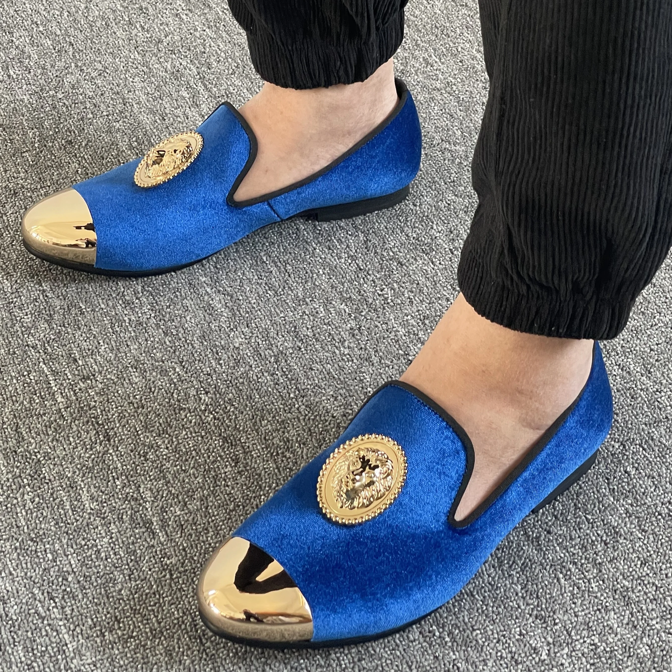

Harpelunde Slip On Event Shoes Mens Formal Shoes Blue Wedding Shoes Lion Emblem Tuxedo Velvet Loafers Cap Toe Shoes