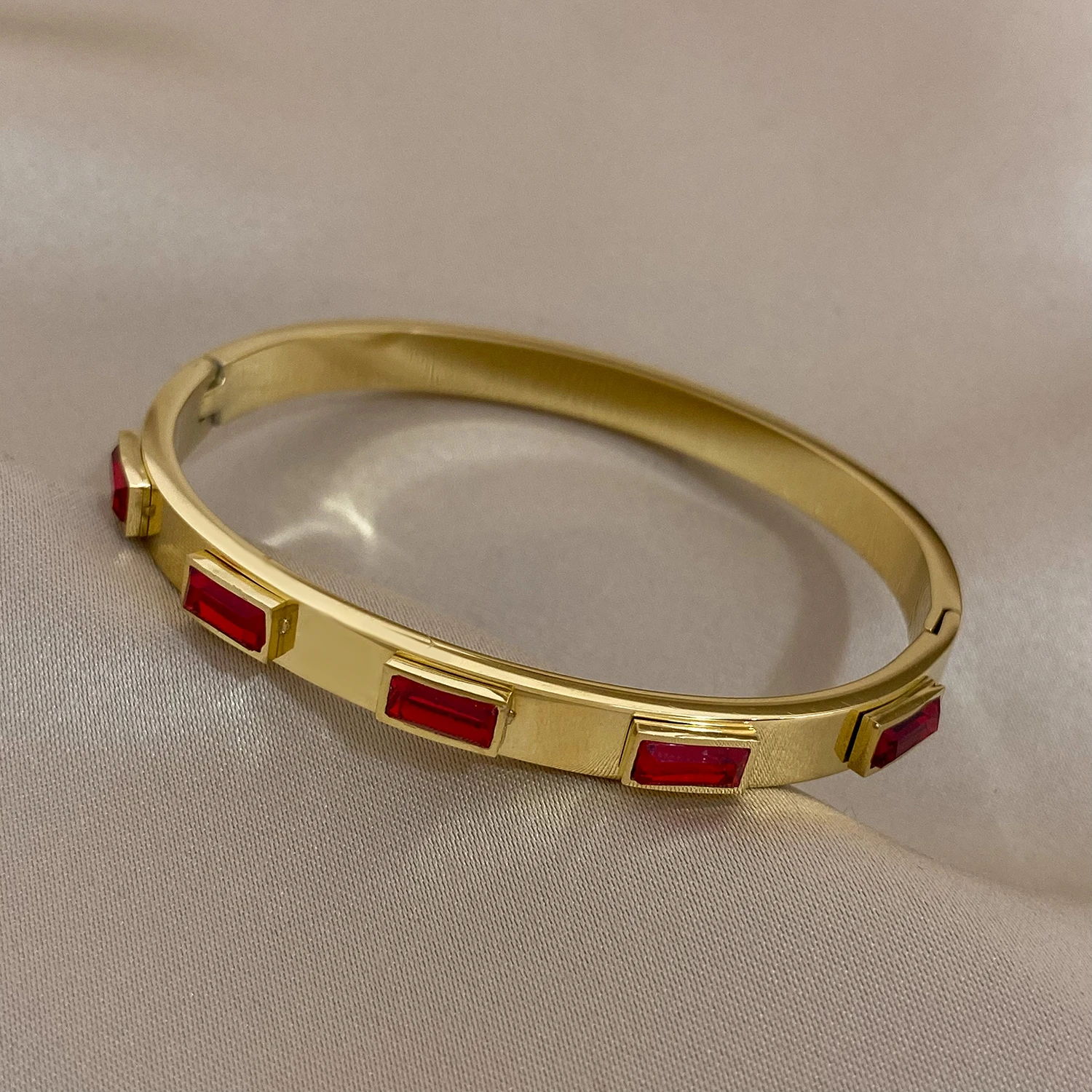 DODOHAO Vintage Inlay Geometric Multicolor Zircon Stainless Steel Bangles Bracelets for Women New Stylish Gold Color Unusual Wri