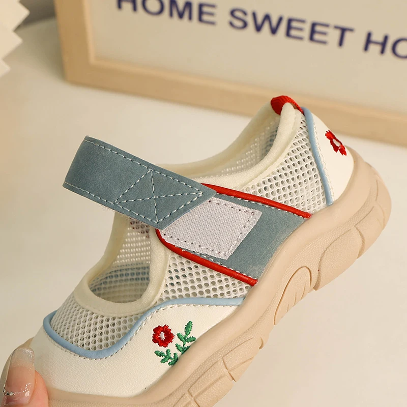 2024 New Kids Girls Sport Shoes Versatile Hook & Loop Cute Flowers Embroidery Summer Children Fashion Sport Shoes Toes Wrapped