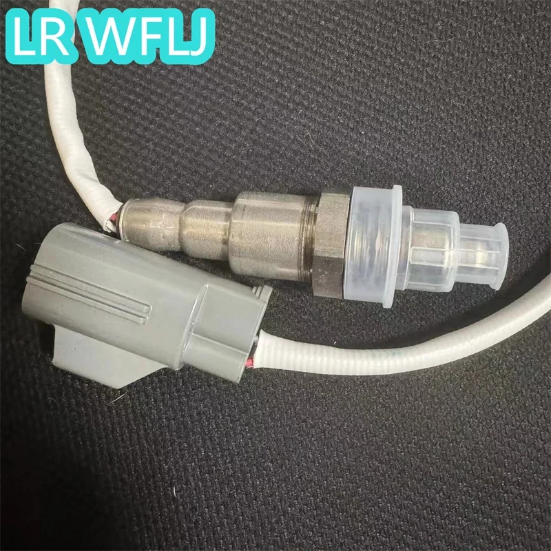 For Land Rover oxygen sensor is applicable to L409/L494 Discovery 4/5 middle left itch sensor LR035746 LR098285 0 258 030 390