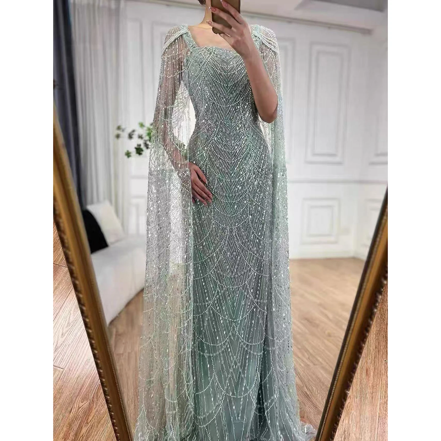 jlo mint green dress Jennifer Lopez's mint green gown at the Oscars in 2003 had previously been owned by Jackie O