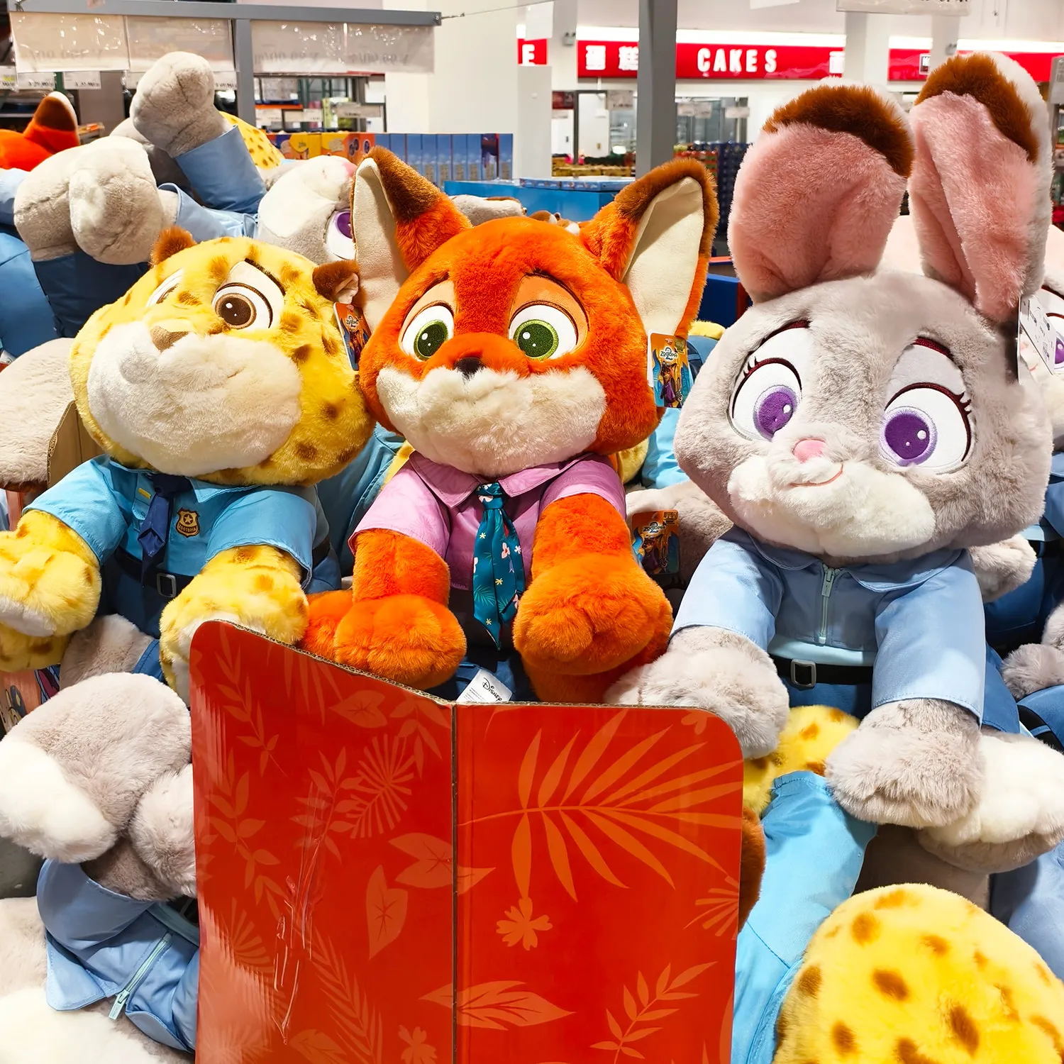 

Официальный плюшевый набор Disney Zootopia: 20-дюймовая мягкая игрушка Джуди Хоппс и Ника Уайлд с мягким одеялом 39x59 дюймов внутри большой куклы в подарок