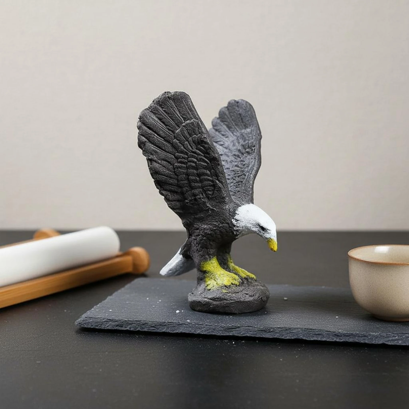 2 Pieces Burgundy Clay Eagle Statue Collectible Eagle Figurine Tea Pet Long-Lasting House Decoration Realistic Details