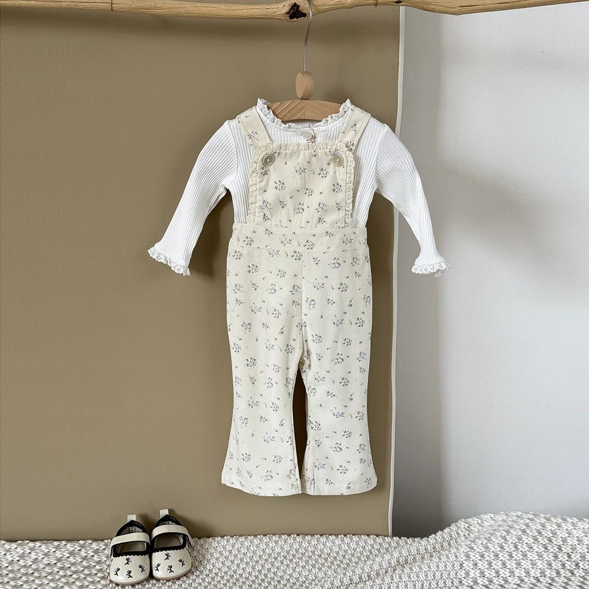 

2025 Autumn New0-3 Years Baby Floral Overalls With Long-Sleeve Top Set