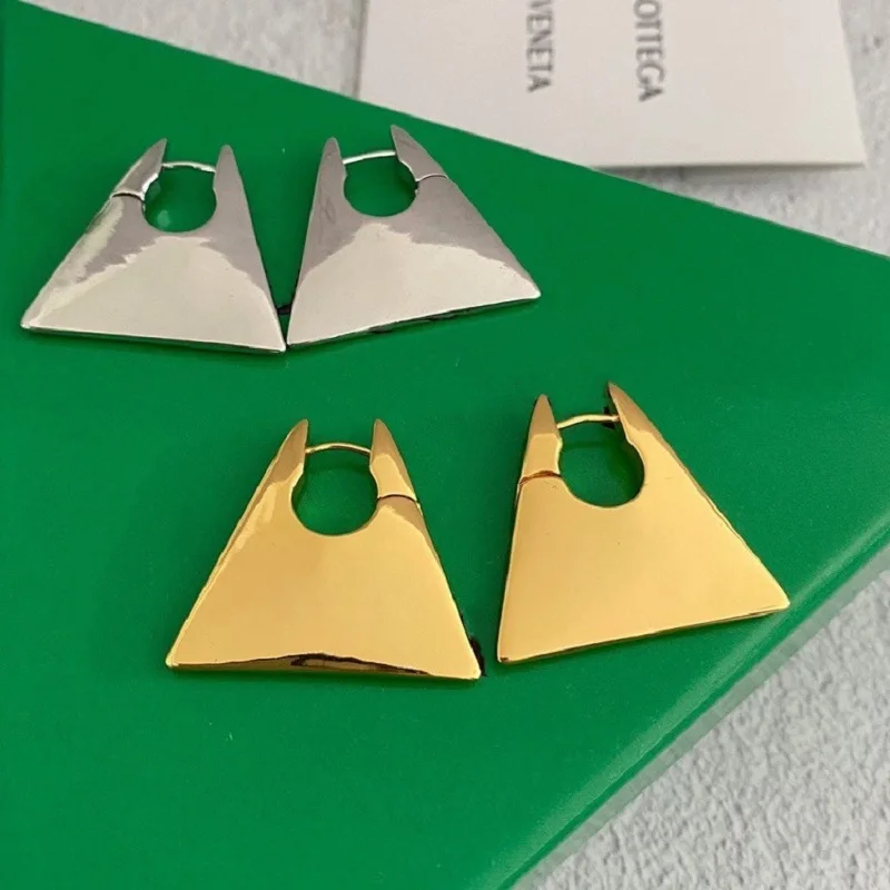 

To Reines Trapezoidal Individuality Earring Vintage Cold Metal Style New Tide Geometrical Fashion Eardrop Charm Holiday Jewelry