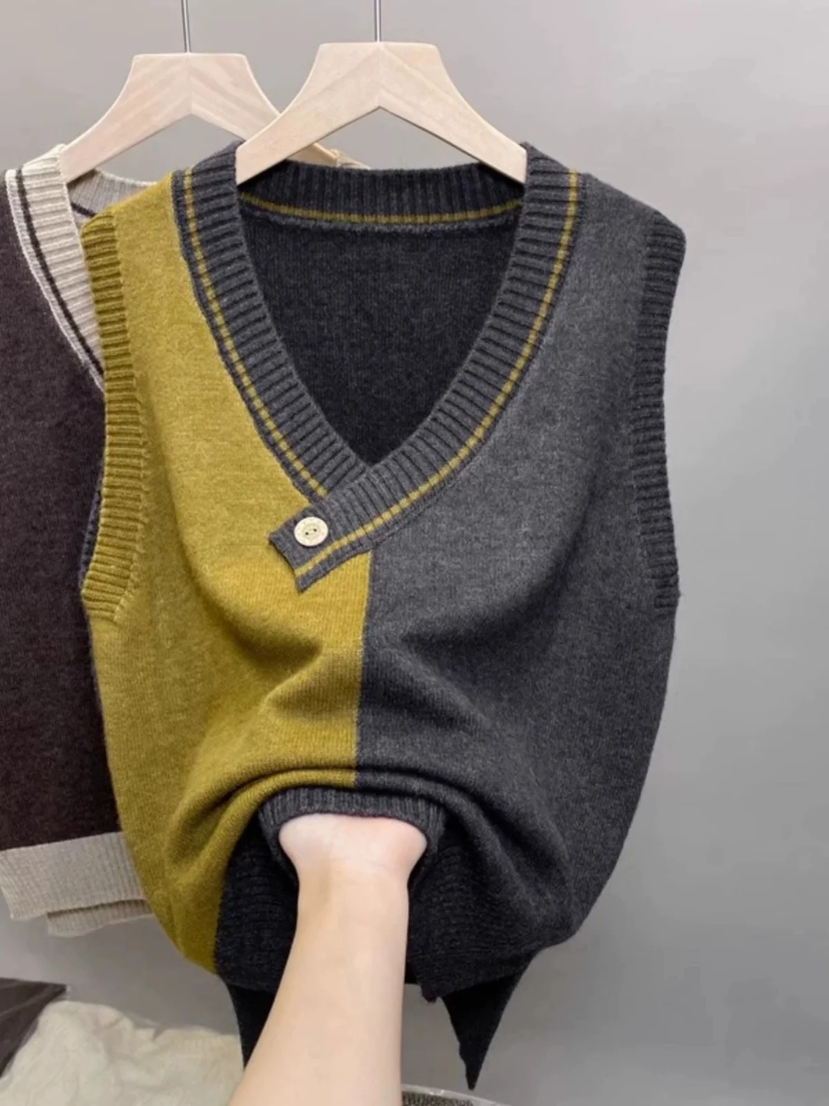 

Women's Knitted Sweater Soft Cozy Sle Loose Outerwear Vest Trendy Layering Tank Top Polyester Fabric V-ne Regular Length