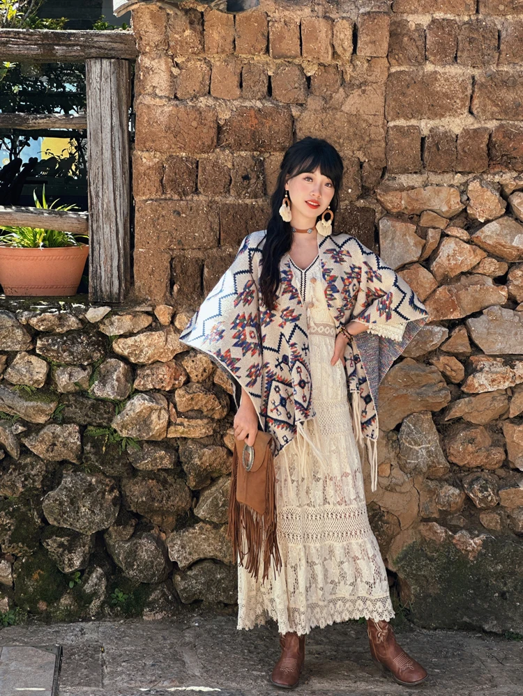 

Travel Bohemian Style Women's Shawl Multi-Functional Ethnic Stripe Tassel Cape for Xinjiang Yunnan Tibet Qinghai Grassland