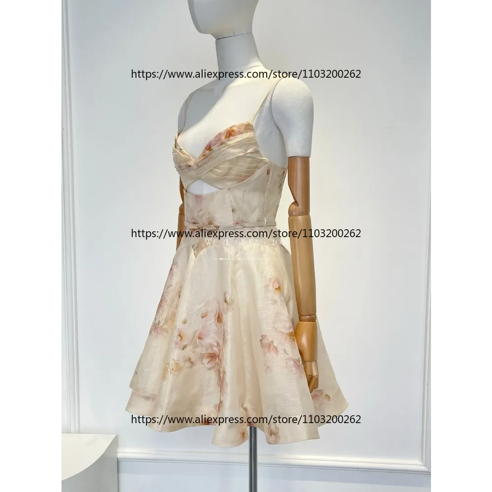 베이지 플로럴 프린트 민소매 백리스 컷아웃 미니 드레스 2025 고품질