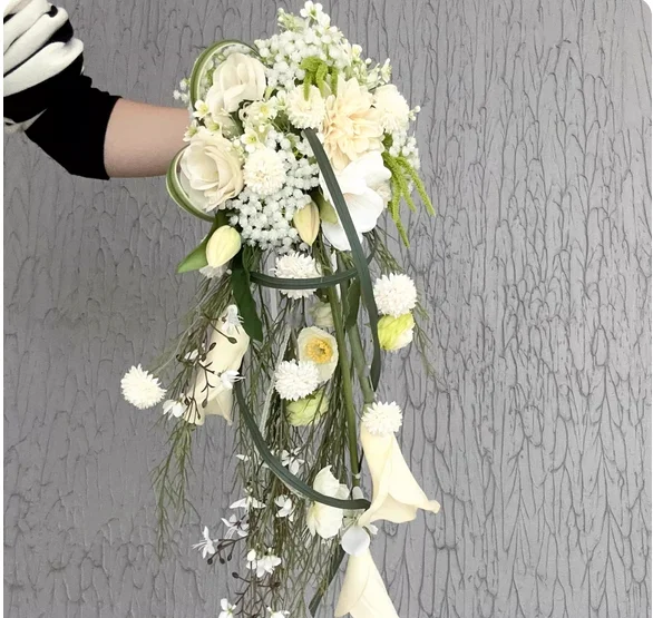 Wedding photos, hand-held flowers, artificial flowers, waterfalls, hot bridal bouquets, engagement photos, props, confessions, g