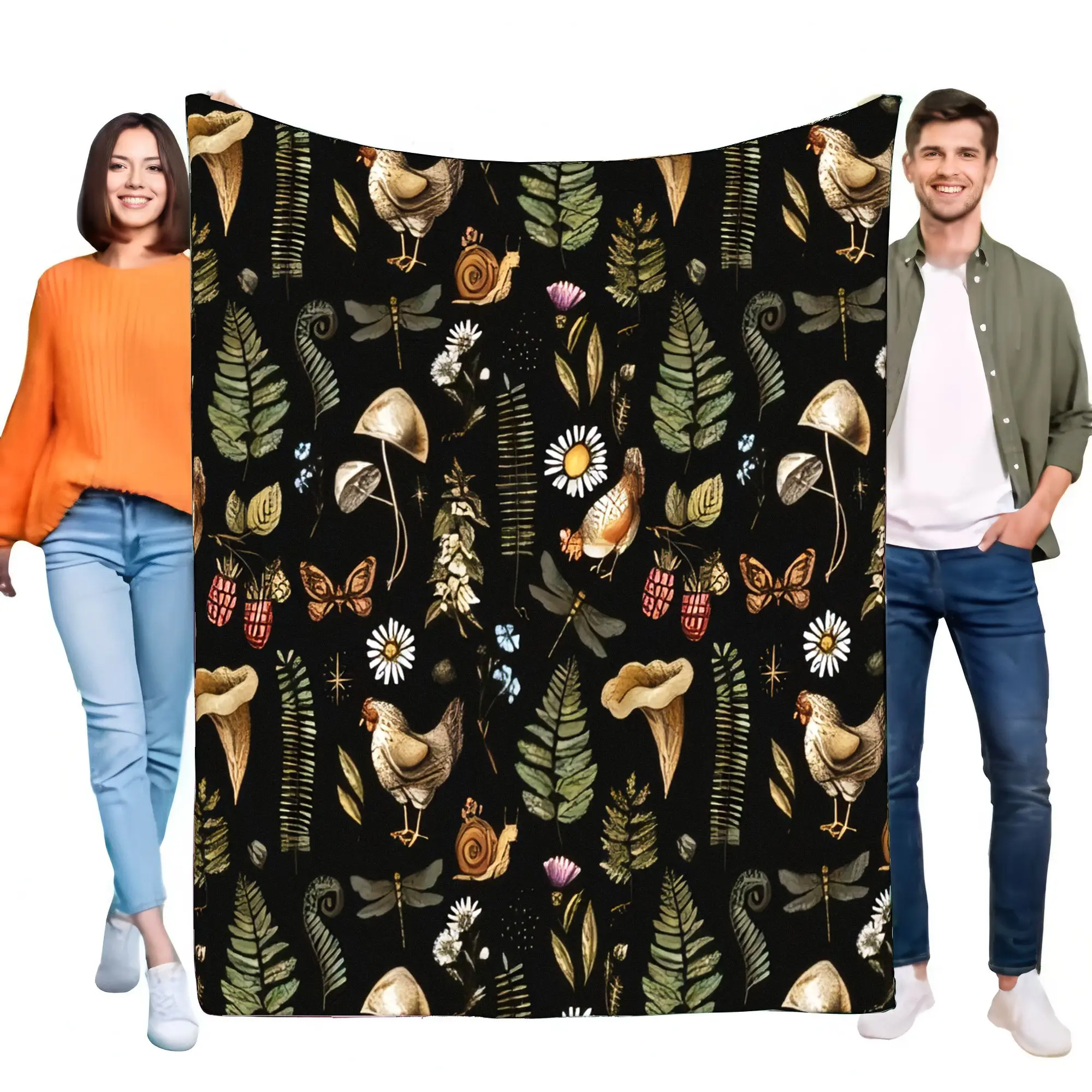 Kuschelige schwarze Cottagecore Farm-Flanell-Überwurfdecke mit Hühner, Pilzen, Farnen und Libellen. Superweich, leicht, für Sofa