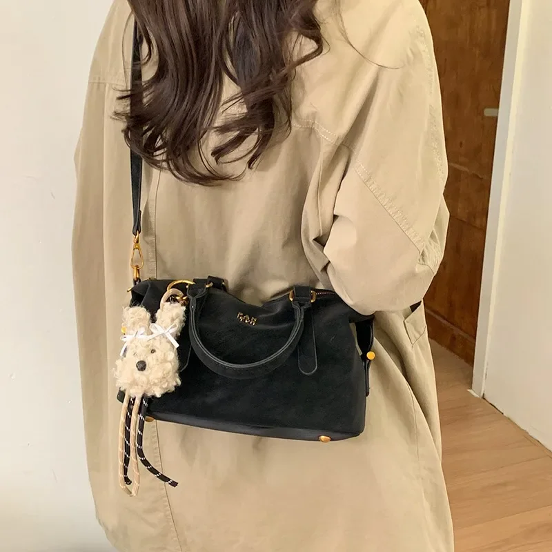 

Famous Designer Elegant Shoulder Bag: Leather Handbag For Women In Popular Classic Luxury Brand Style