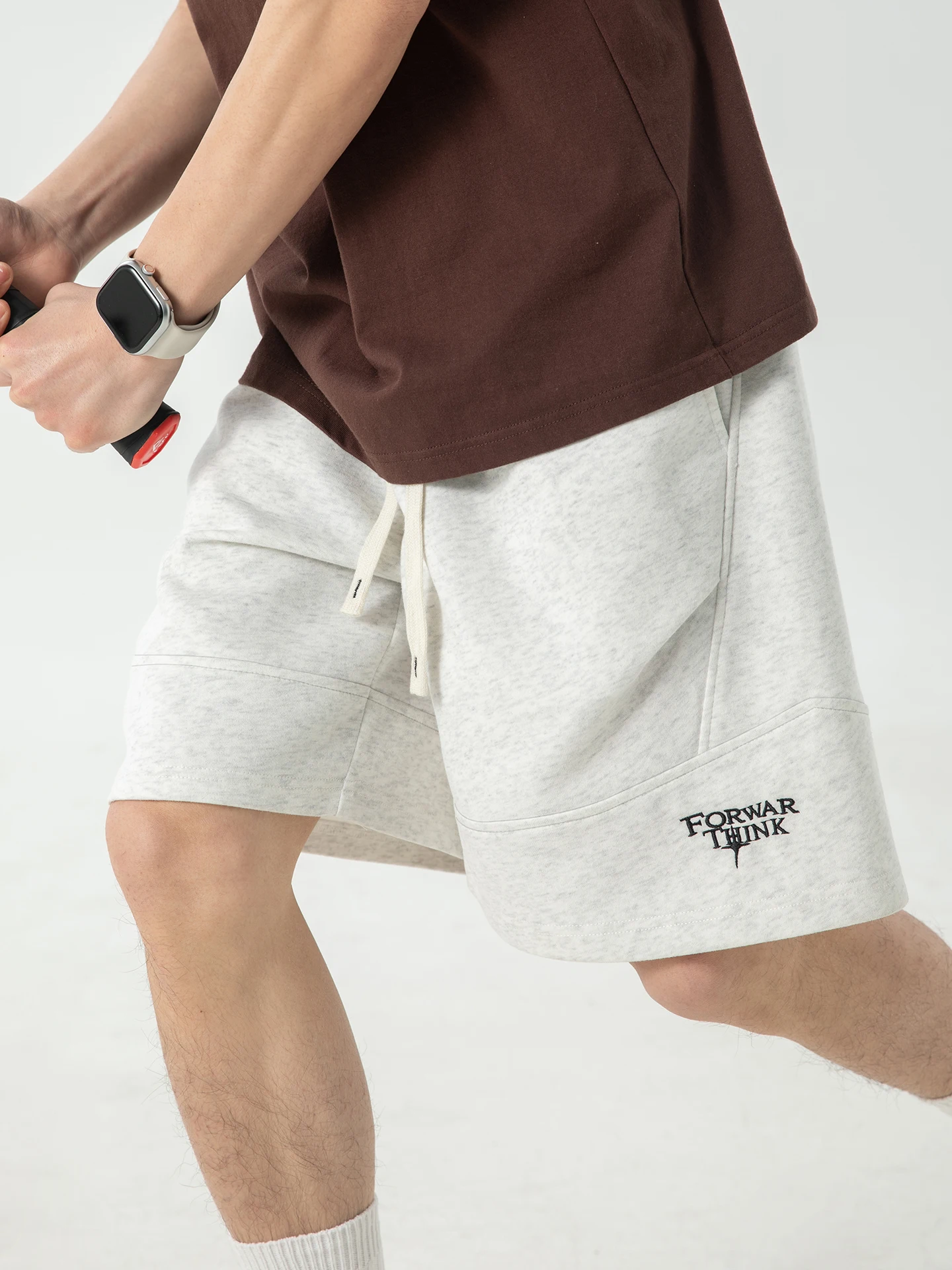 

Мужские летние повседневные спортивные брюки свободного кроя с вышивкой в американском стиле, длина до колена, молодежные, прямые штанины