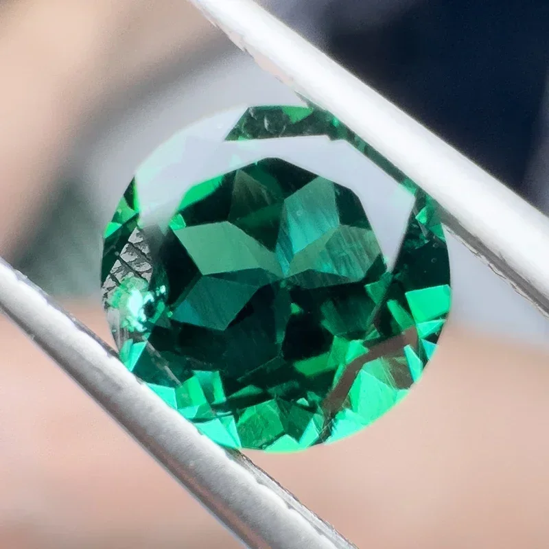 

Lab Grown Zambian Emeralds Round Shape Hydrothermal Hand Cutting with Cracks Inclusions Inside Selectable AGL Certificate