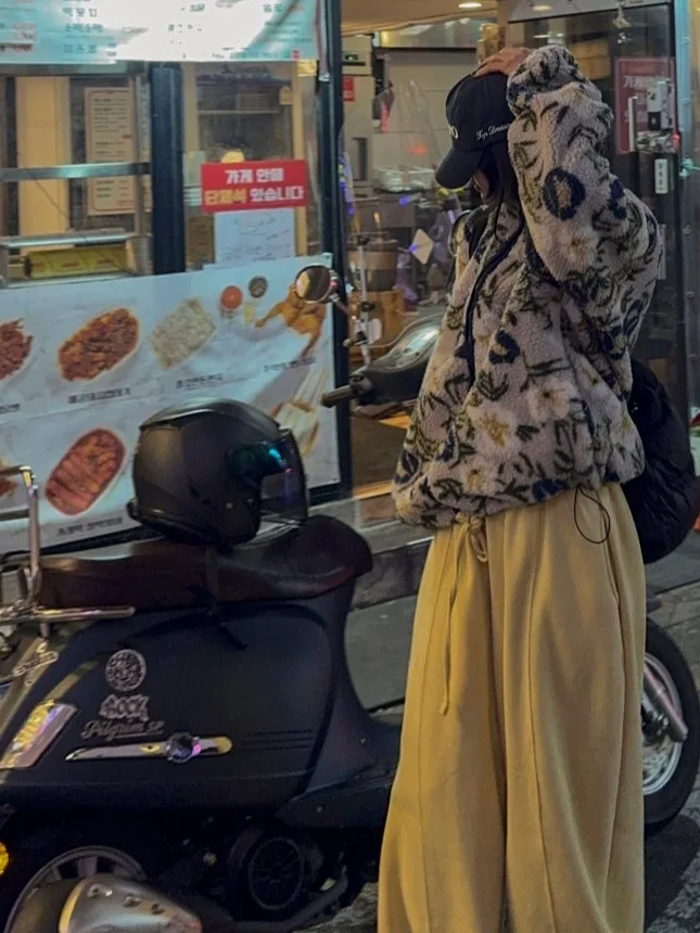 レトロスタンドカラージッパーアンチエイジングラムファーフローラルパッチワークコート女性用冬新作ゆったり暖かいコート