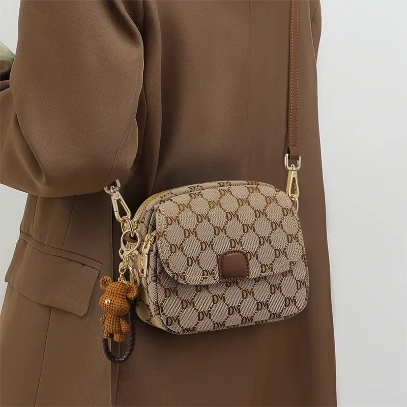 

Лето 2025. Тенденции женских сумок. Сумки через плечо. Сумки на плечо, мини-сумки. Модные, универсальные, изысканные, уникальный дизайн.