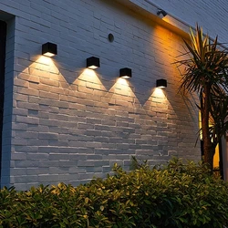 Luz LED Solar para exteriores, lámpara cuadrada de pared con Sensor de luz Solar, impermeable IP65, para patio, balcón, decoración de vallas