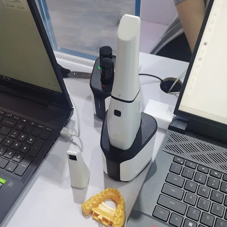 CAD CAM Digitaler intraoraler 3D-Scanner Lab Fussen S7000 Drahtloser tragbarer Scanner mit kostenloser Software