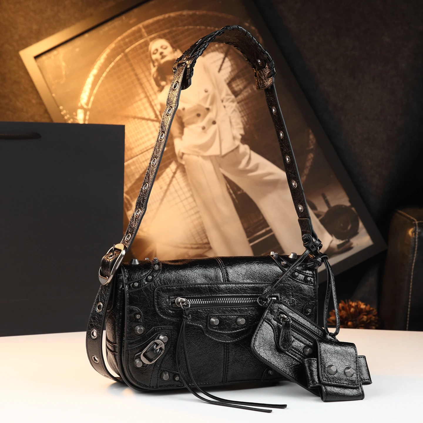 borsa-a-spalla-tracolla-da-donna-in-pelle-cerata-alla-moda-2026-nuovo-stile-con-rivetti-piccola-borsa-a-tracolla-trendy