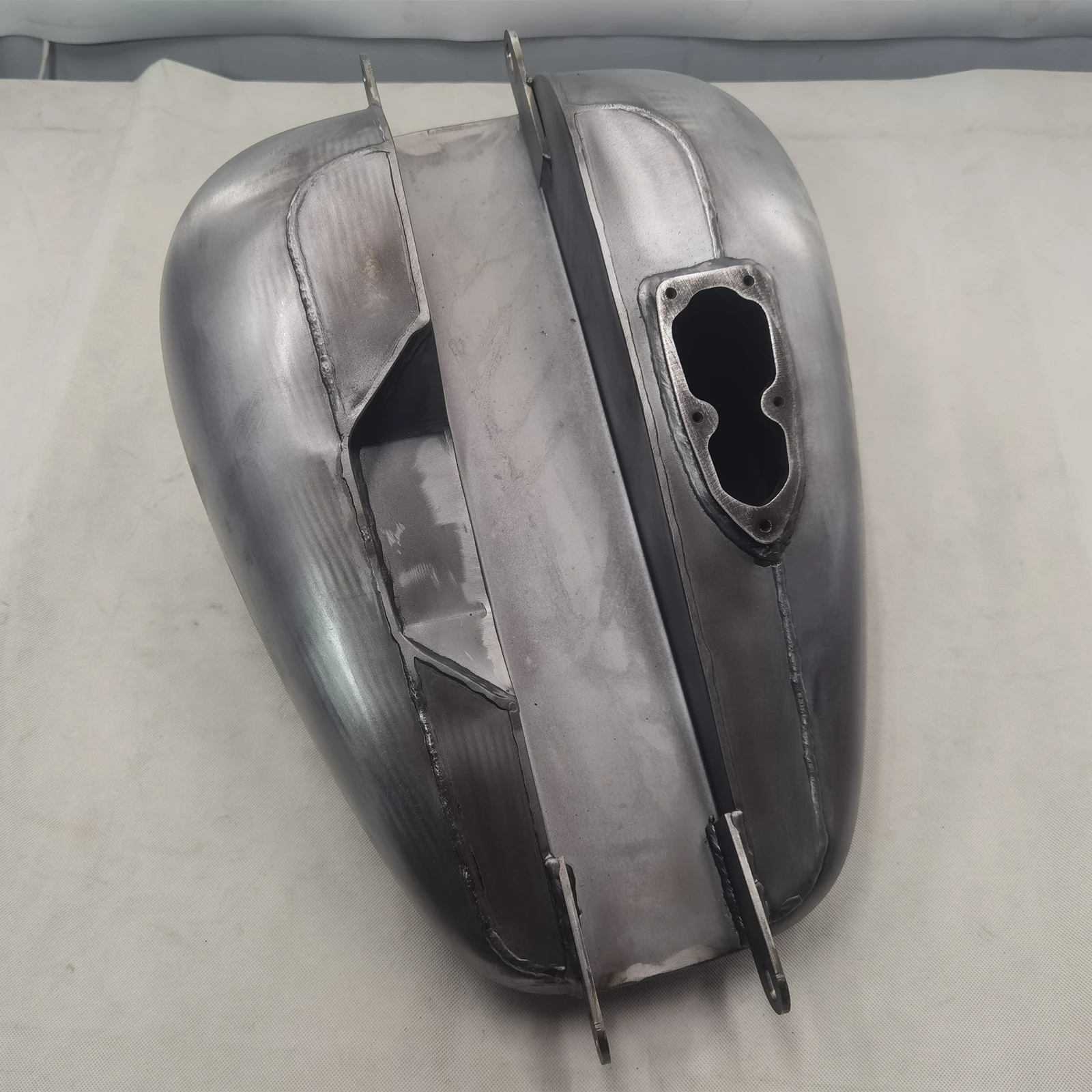 24L Large Capacity Modified Fuel Tank for Softail Street Bob 2018-2022, Motorcycle Gas Tank Replacement for Custom Bike Use