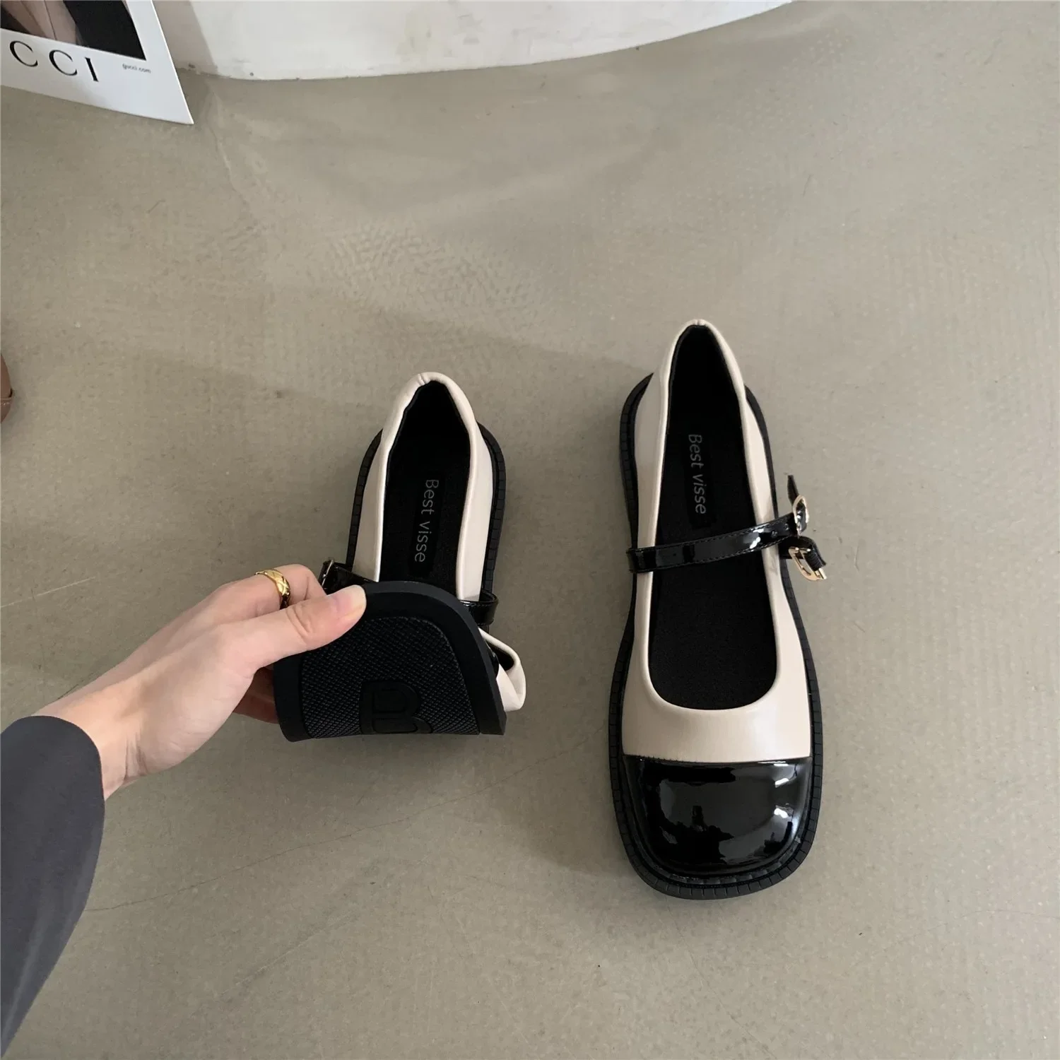 2024 girls Flat Shoes Square Toe Retro Mary Janes Loafers Female Belt Buckle Casual Autumn Fashion Lady Chaussure Femme