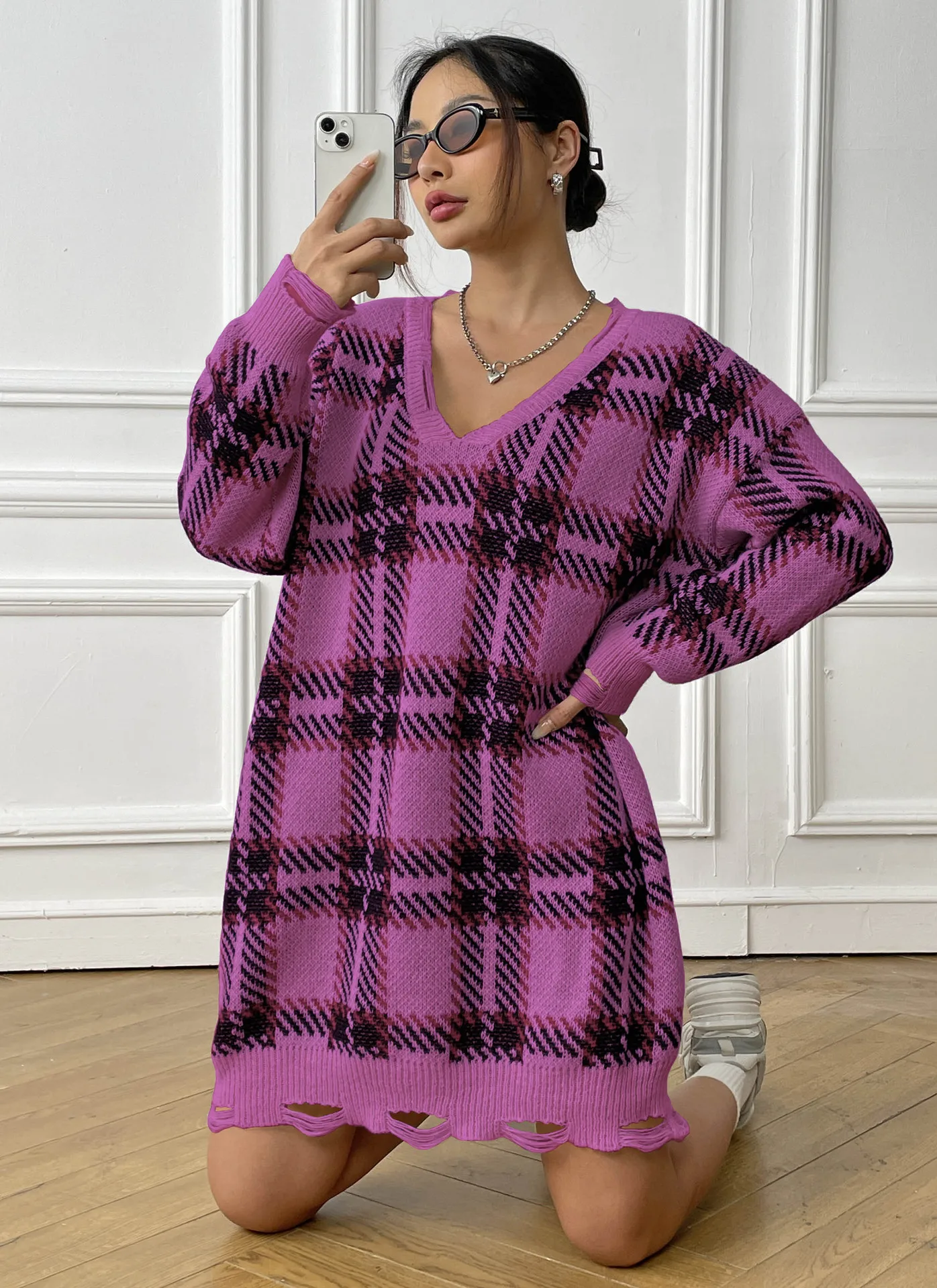 

Autumn Winter Women's V-Neck Thick Sweater Color-Block Patchwork Plaid Long-Sleeve Casual Fashionable Dress M648