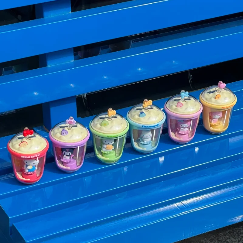 

Оригинальные персонажи Sanrio, чашка для чая с молоком, серия слепая коробка, свет, загадочная коробка, аниме-фигурка, декор котенка, коллекция, подарок для девочки