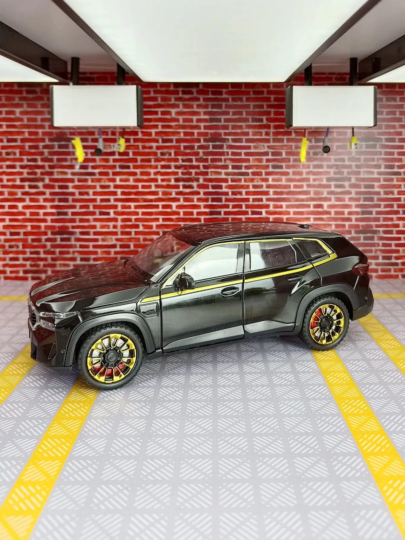 1:24 BMW XM SUV Alloy Sports Car Model Diecasts Metal Racing Car Model High Simulation Sound and Light Collection Kids Toys Gift