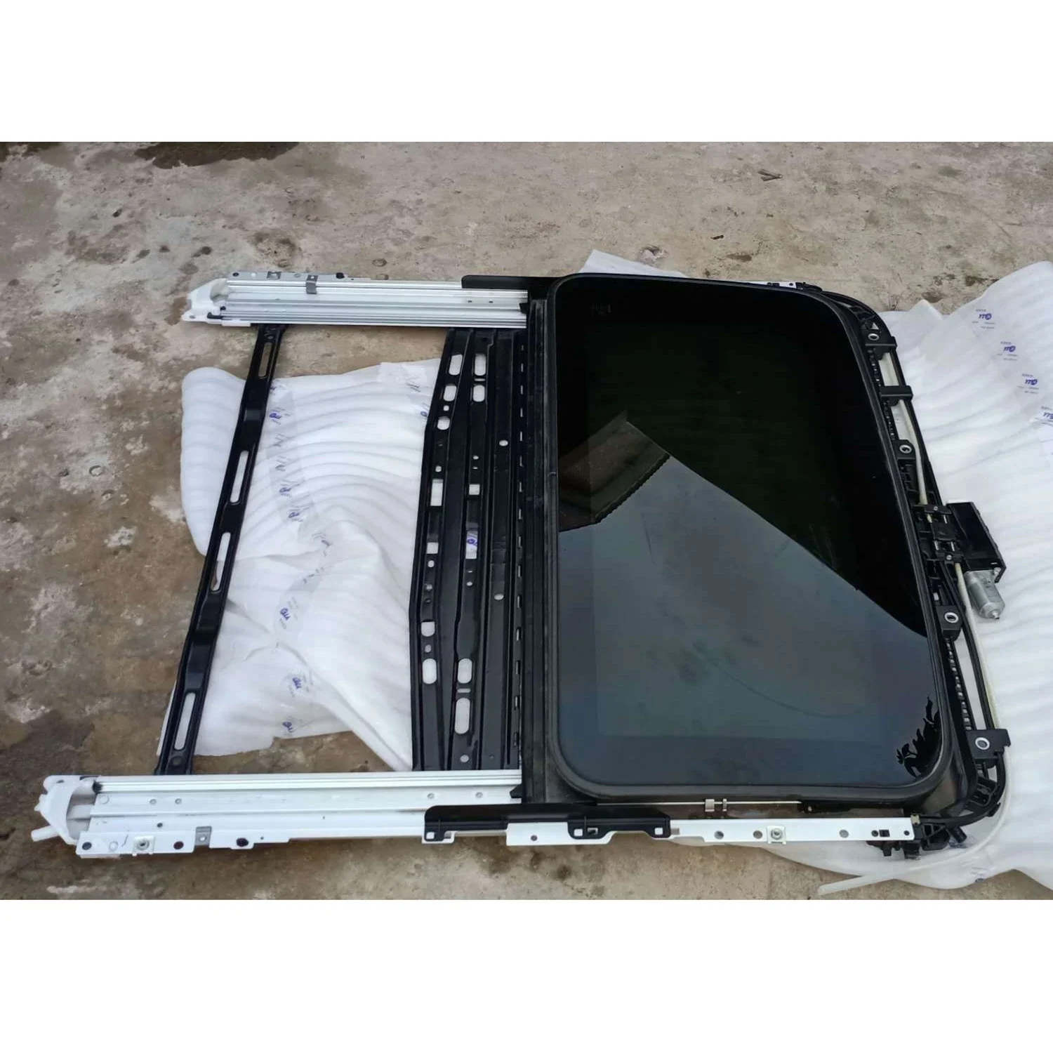 OE 6320330160 Electric Panoramic Auto Sunroof Assembly Frame Motor Car Sunshade Cover For Toyota Crown 2010