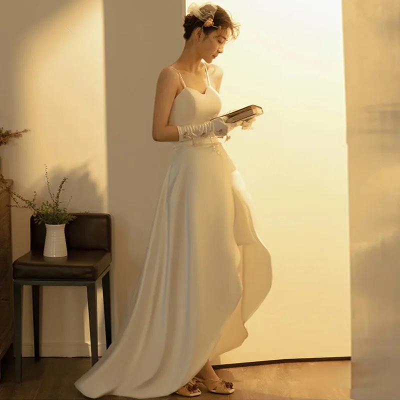 เรียบง่ายสปาเก็ตตี้สายรัดคอ V ต่ำซาตินชุดเดรส A-Line Backless ชุดเจ้าสาว Vestidos De Mairee Mariage