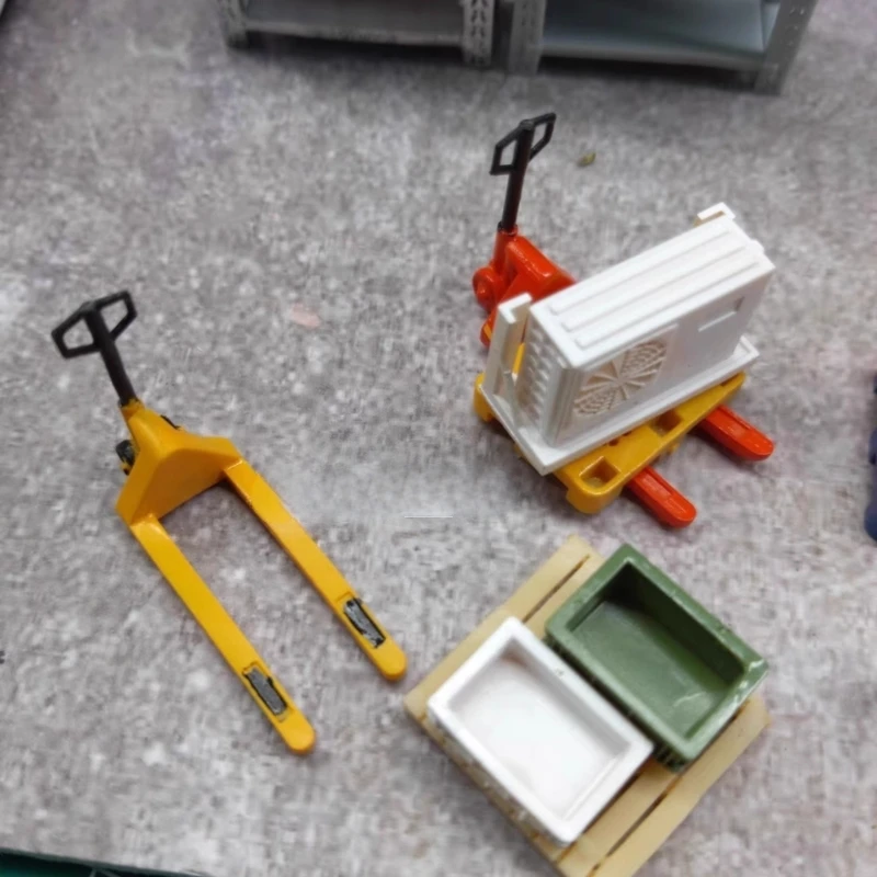 

2025 New 1/64 Scale Forklift Model Props Desktop Ornament Hand painted Car Scene Repair Workshop DIY Scene Matching Toys