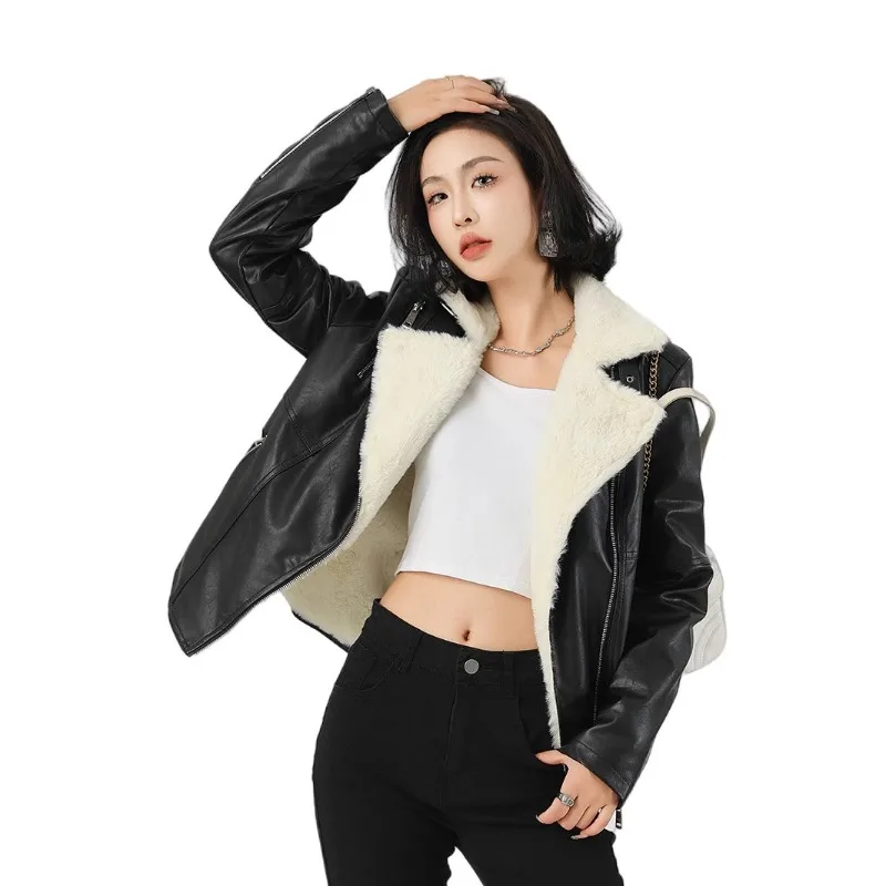 Chaqueta de cuero de moda con chaqueta de abrigo gruesa de lana nueva chaqueta de cuero corta transfronteriza de invierno para mujer