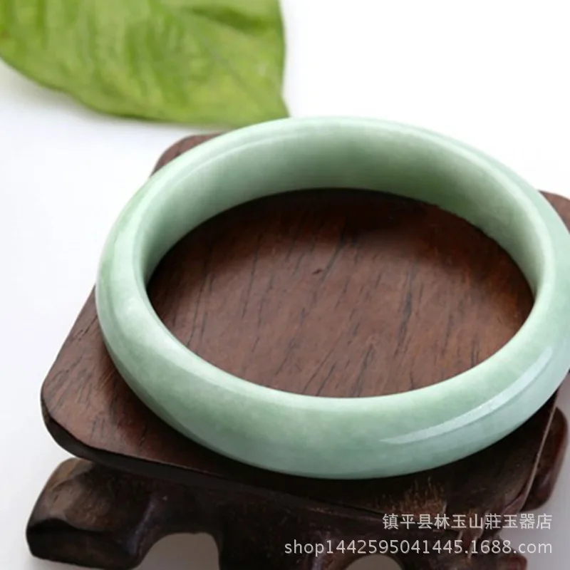 

Natural jadeite jade bracelet A product floating flower bracelet bean green jade bracelet