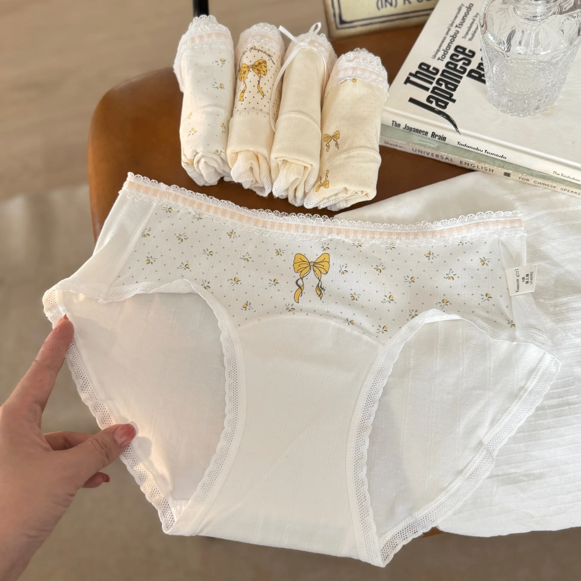 6PC/Lot Cotton Girls Underwear Cartoon Middle Waist Briefs Yellow Lovely Teenage Panties Wholesale for Students Young Girls