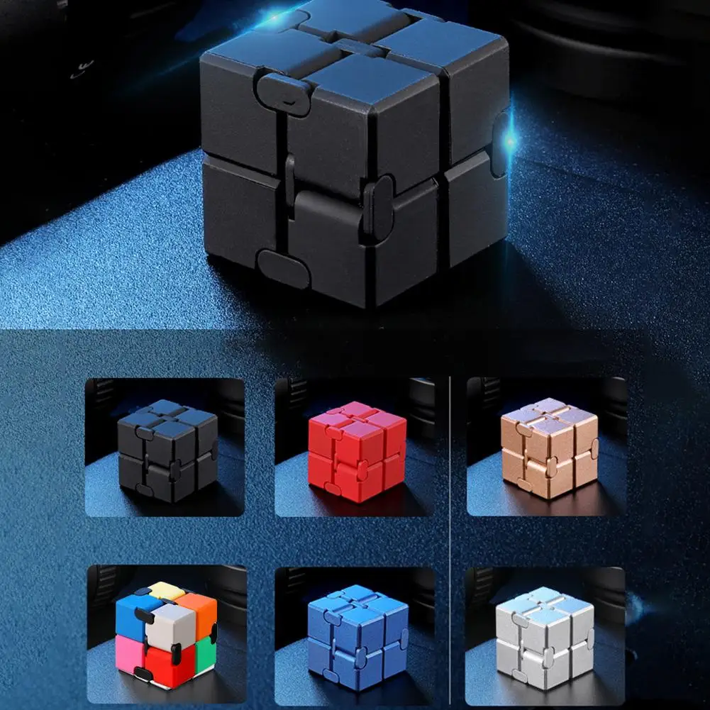 Giocattolo antistress con cubo magico Giocattolo con cursore quadrato in metallo rotante per bambini Gioco rompicapo con diapositive Regalo di Natale ﻿