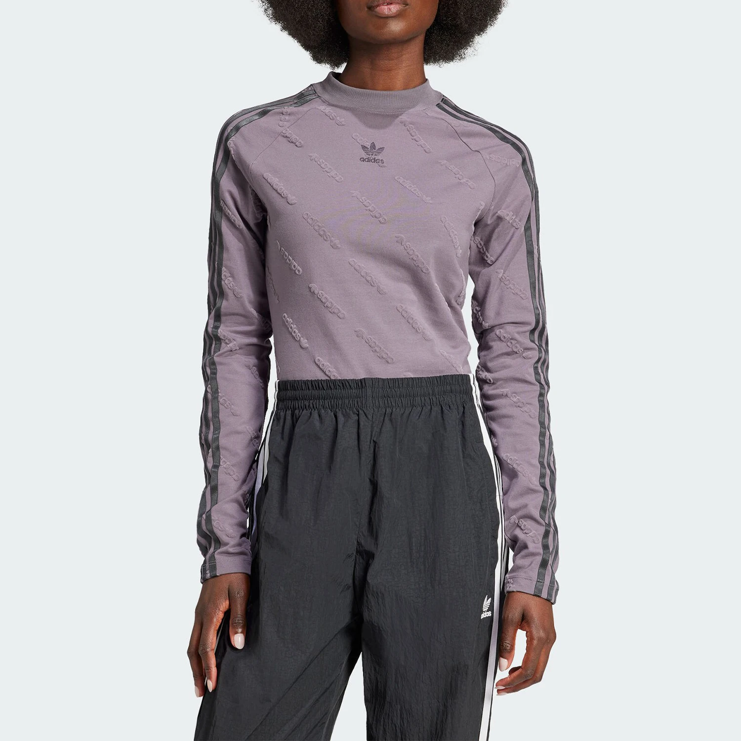 

Официальная женская трикотажная модная спортивная футболка Adidas с тремя полосками JE8356