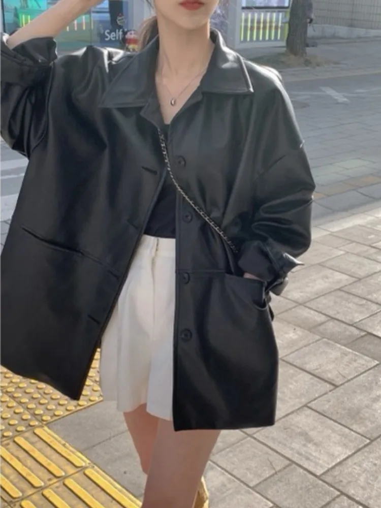 세련된 여름 PU 가죽 Jaet 루즈 캐주얼 롱 Sve 턴 다운 칼라 싱글 버튼 여성 겉옷 Faionable Ele