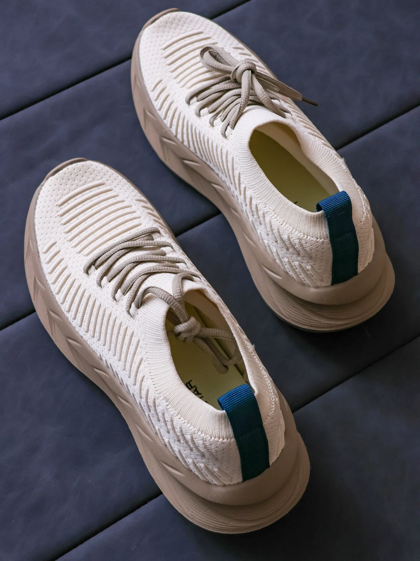 

Men's Running Shoes Anti-slip Wear-resistant Slip-on Breathable Soft Rebound Shock Absorption Slow Running Sports Shoes