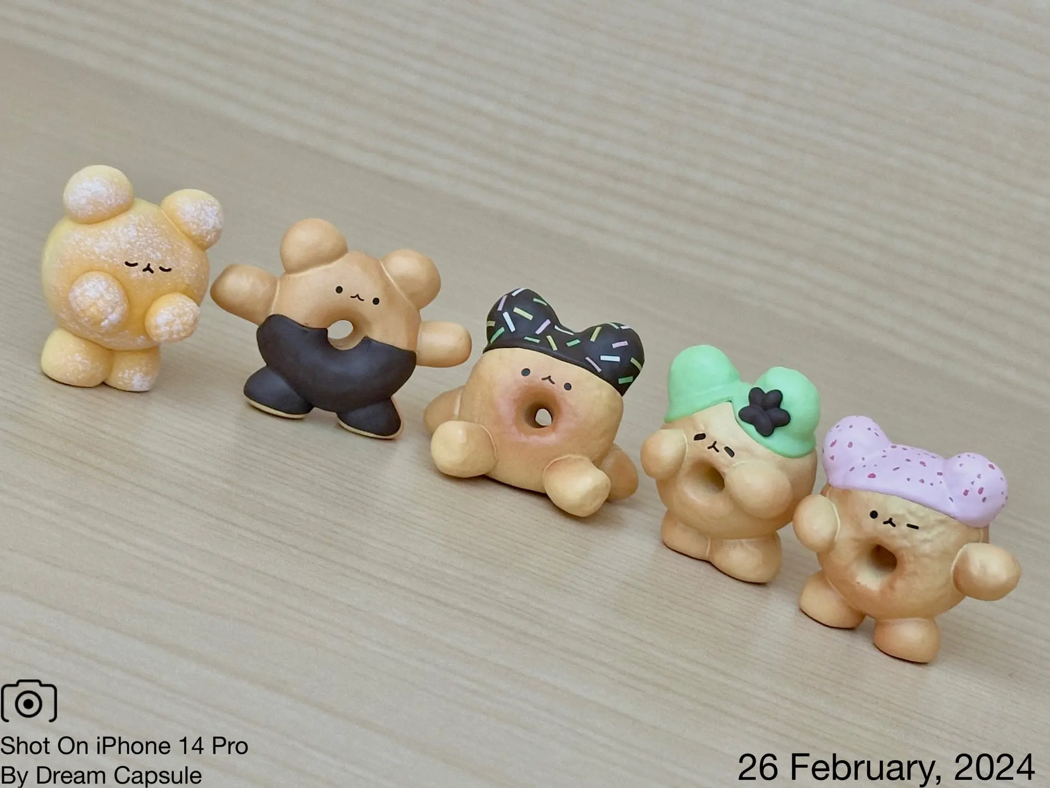 Qualia Donatchu mascot figure capsule toys kawaii cute chocolate green tea Color spray strawberry custard donuts bear models