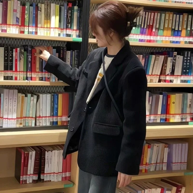 

Черный пиджак 2025, женский весенне-осенний новый стиль, высококачественный свободный повседневный вельветовый костюм для колледжа, женская одежда