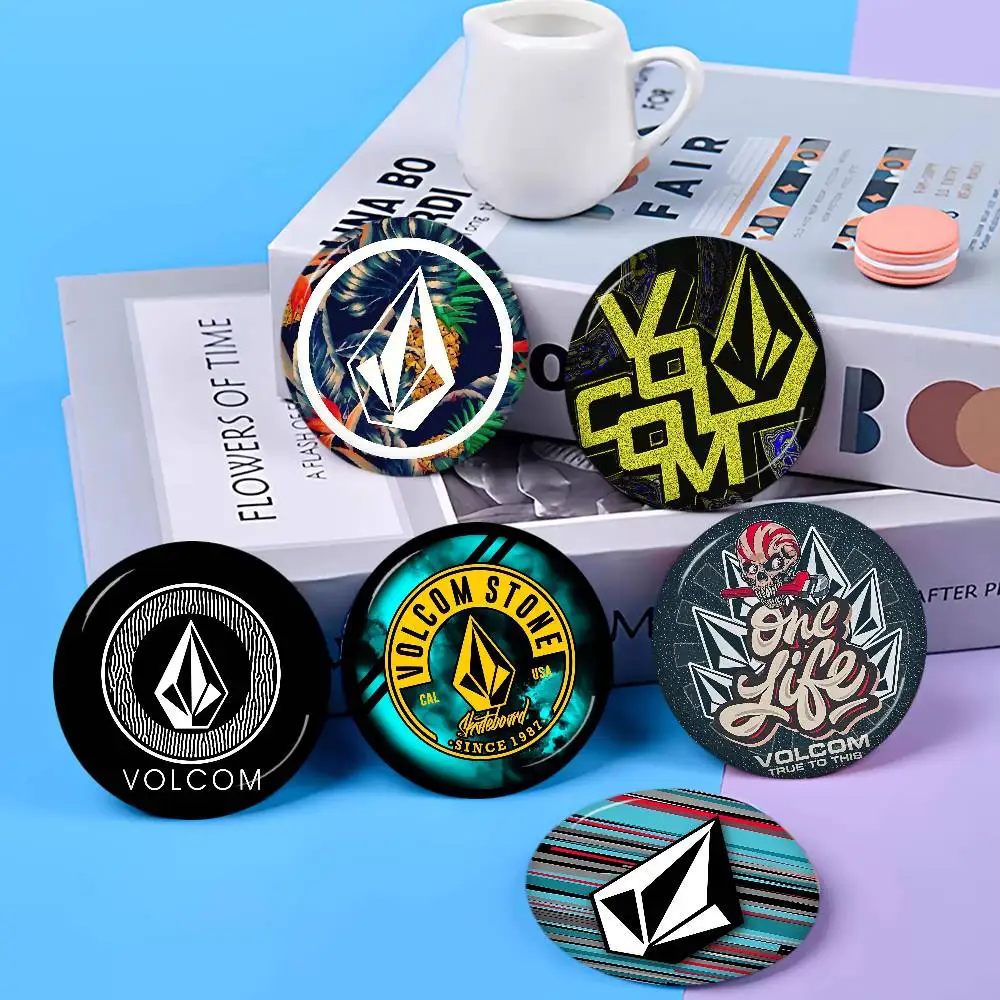 

Vintage Classic V-VolcomS Logo Creative Pins Funny Faces Round Snap-in Brooch Badge Backpack Hat Accessories Jewelry Gifts