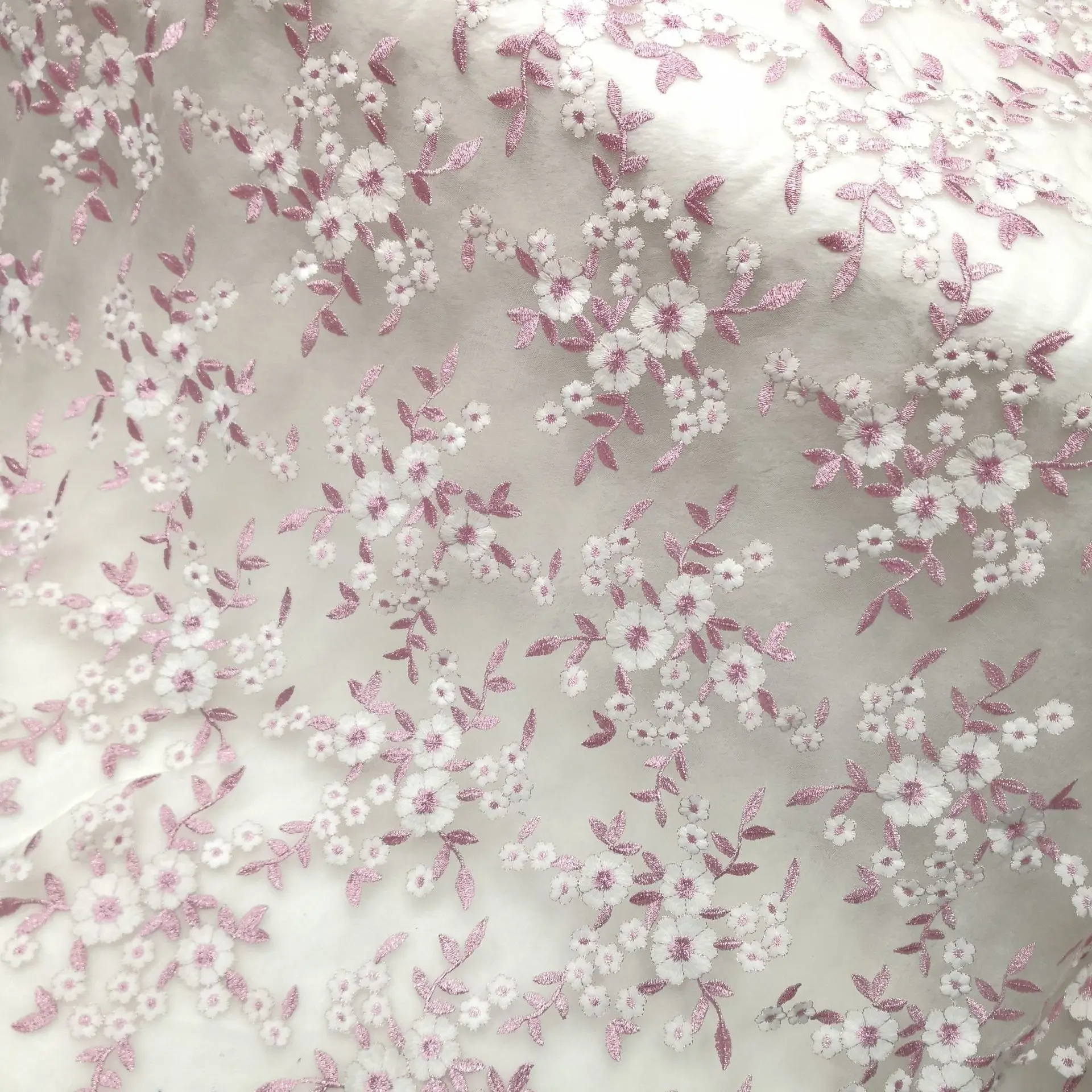 

1 Yard White/Red Embroidered Mesh Fabric – 1.3m Wide for Wedding, Stage & Kids Dresses, Elegant Vintage Style