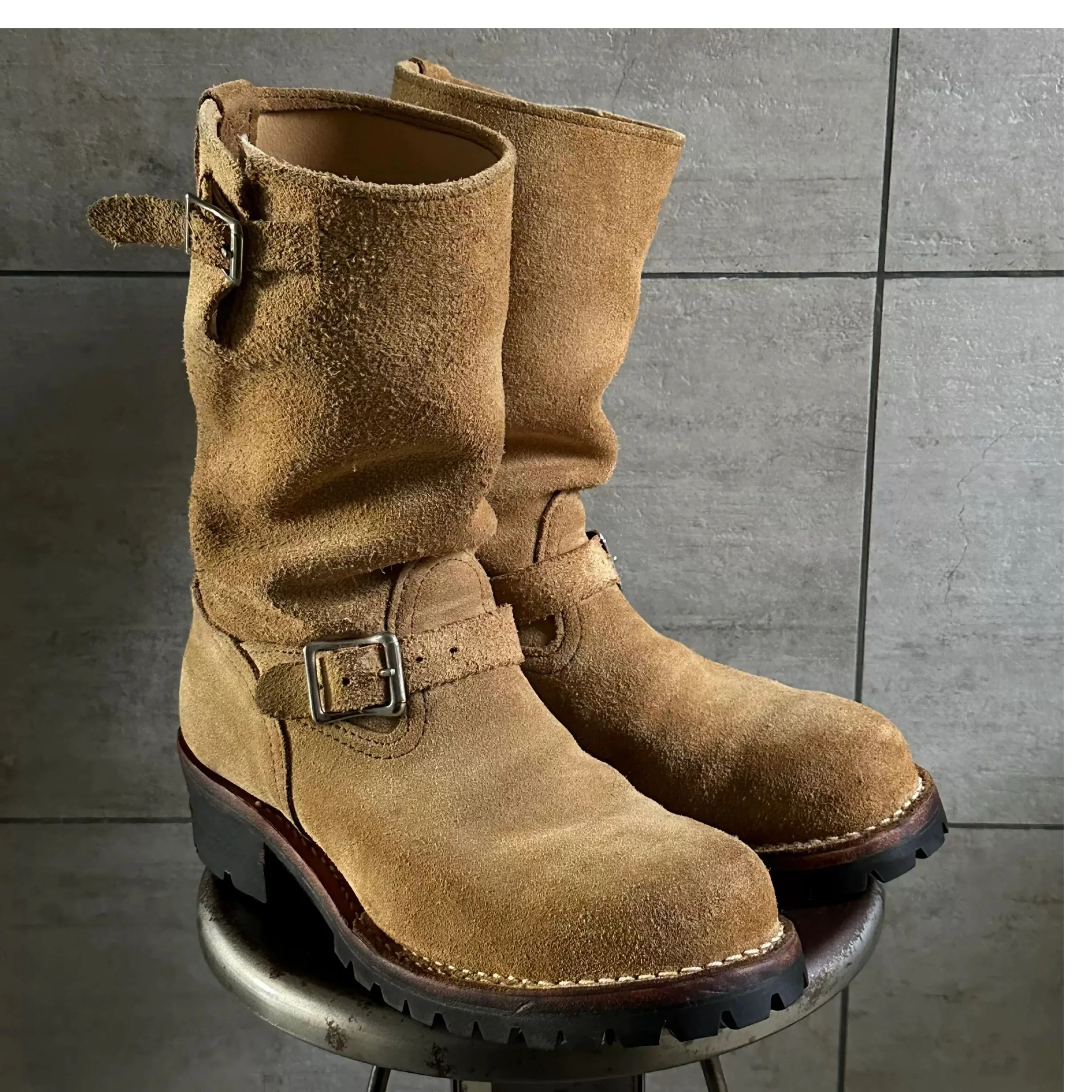 جديد الخريف/الشتاء الرجال الكاكي الجلد المدبوغ مهندس الأحذية قصيرة على شكل كعب مكتنز زيادة جولة تو حزام مشبك ديكور أحذية عمل