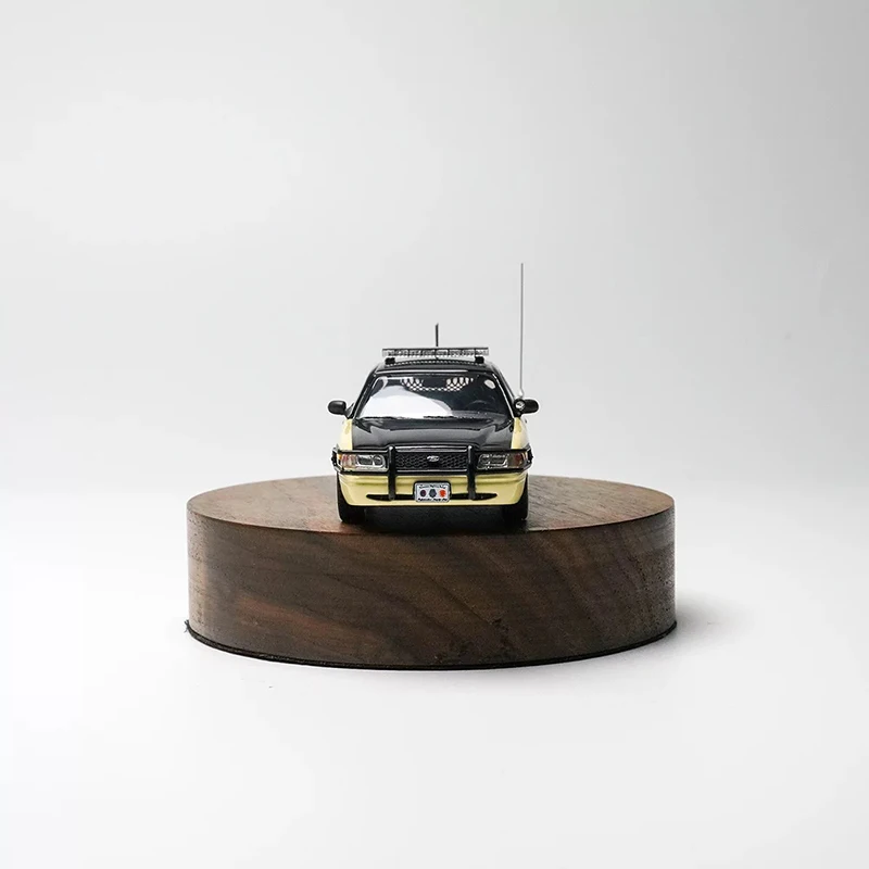 

Rollin 1:64 Scale Crown Victoria Alloy Simulation Car Model Static Collection Decoratede Holiday Gifts Toys Souvenir Gift