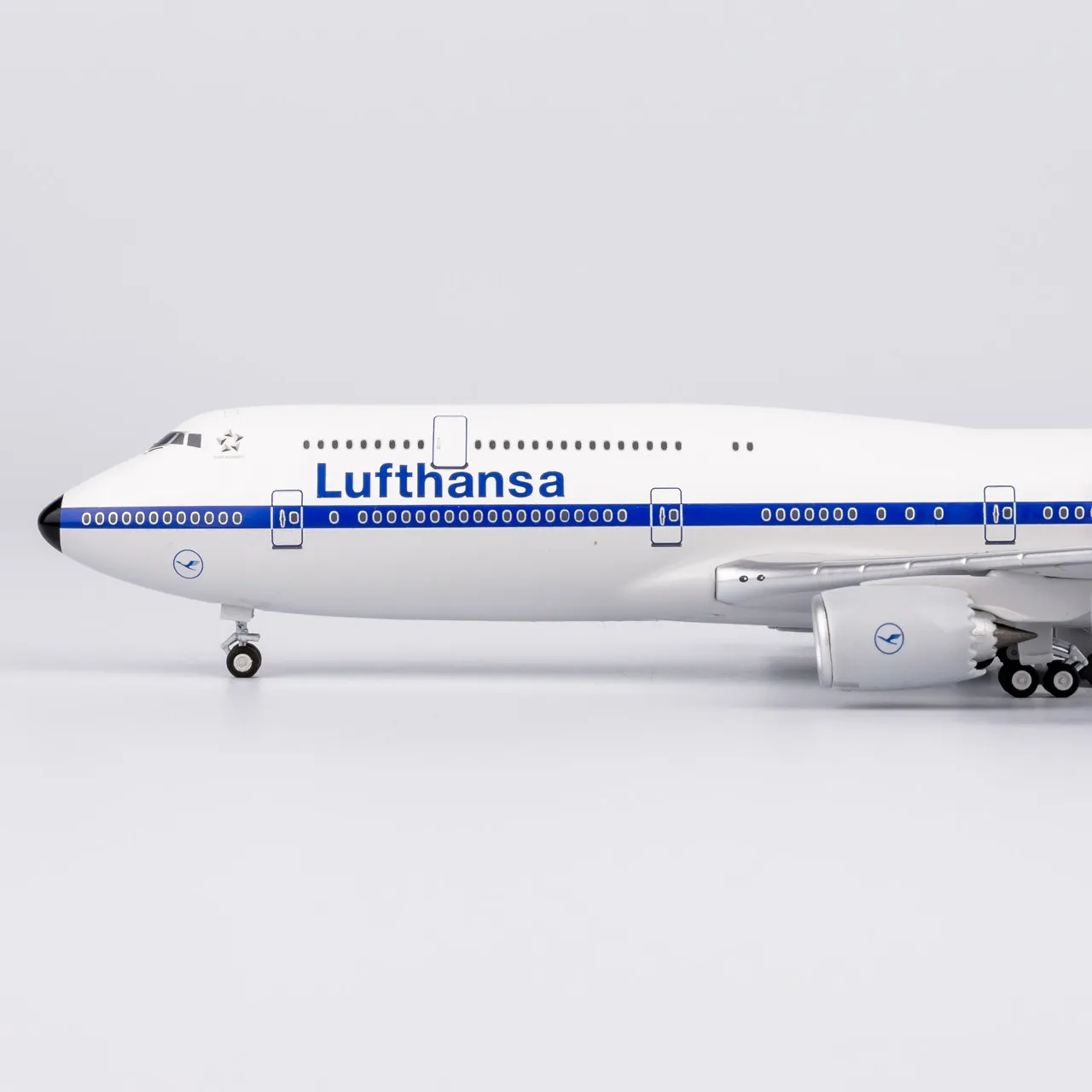 Diecast 1/400 Scale Lufthansa Airlines Model B747-8 Aircraft Alloy Lufthansa 747-8 Plane Model Display Souvenir Collectible Gift