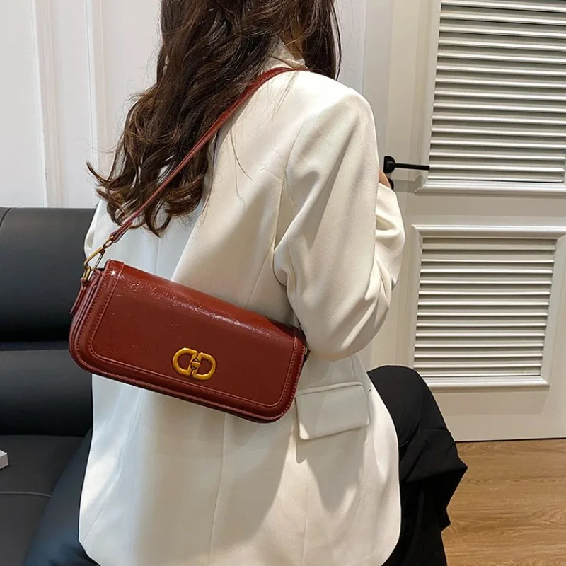 

Elegant Crossbody Bag For Mature Ladies Satin Bow Accent Decorative Design Stylish For Prom Nights And Formal Ceremonies